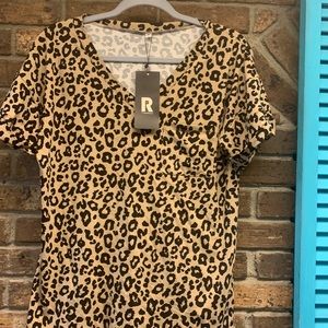 Prinstory leopard print tee women’s medium.